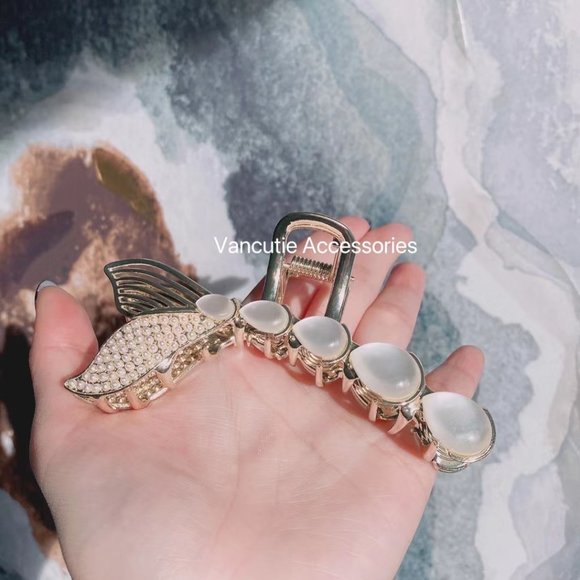 Cat Eye Mermaid Hair Claw - Picture 4 of 5